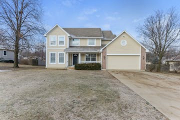 5620 Meadow View Dr Shawnee, KS 66226